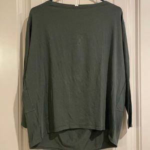 Lululemon back in action long sleeve green shirt